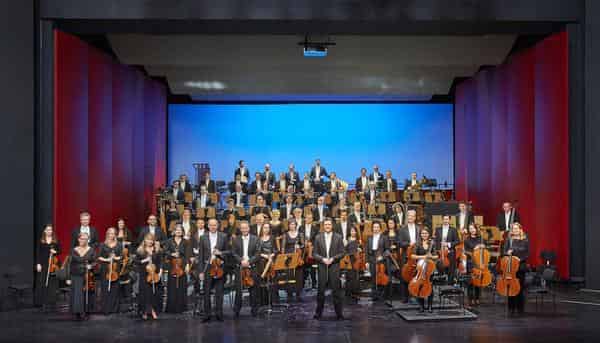 Das Philharmonische Orchester Würzburg mit Generalmusikdirektor Enrico Calesso
